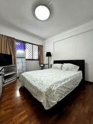 Blk 240 Lorong 1 Toa Payoh (Toa Payoh), HDB Executive #546176681